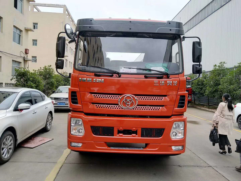 三環(huán)昊龍?zhí)嵘龢螂S車(chē)吊