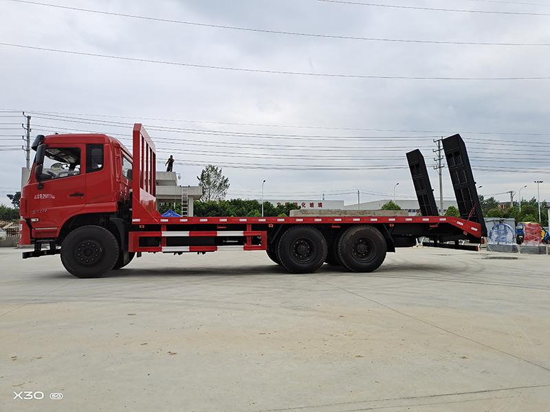 東風(fēng)D17-H國六后八輪平板車